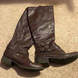 Women’s brown boots
